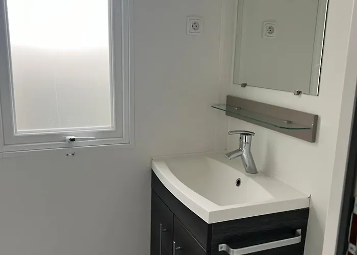 Mobil Homme 3 2 Salle D Eau Aux Charmettes Les Mathes